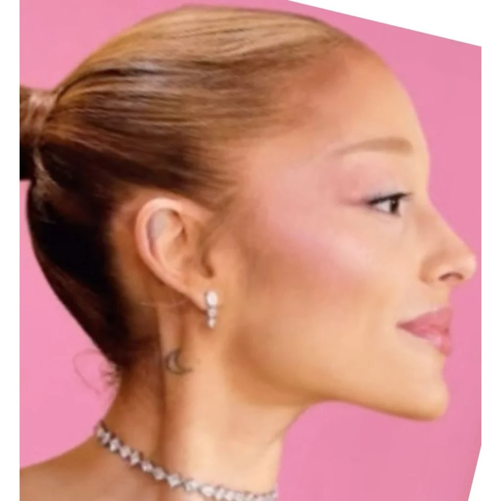Ariana Grande side