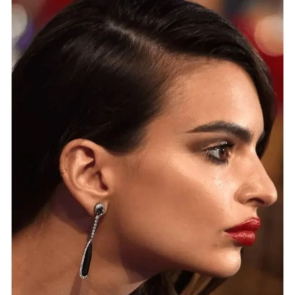 Emily Ratajkowski side