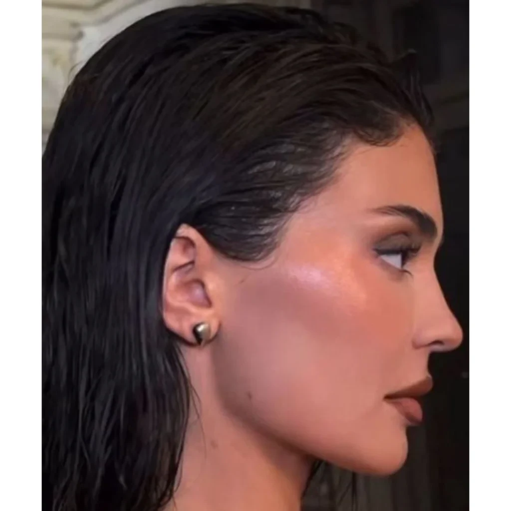 Kylie Jenner side
