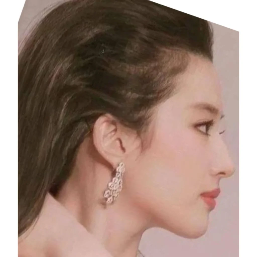 Liu Yifei side