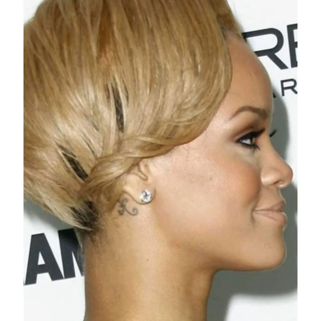 Rihanna side