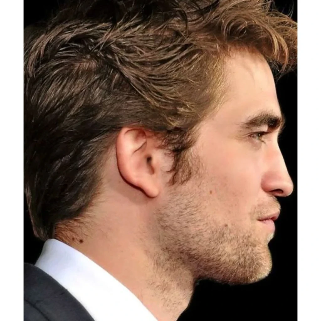 Robert Pattinson side