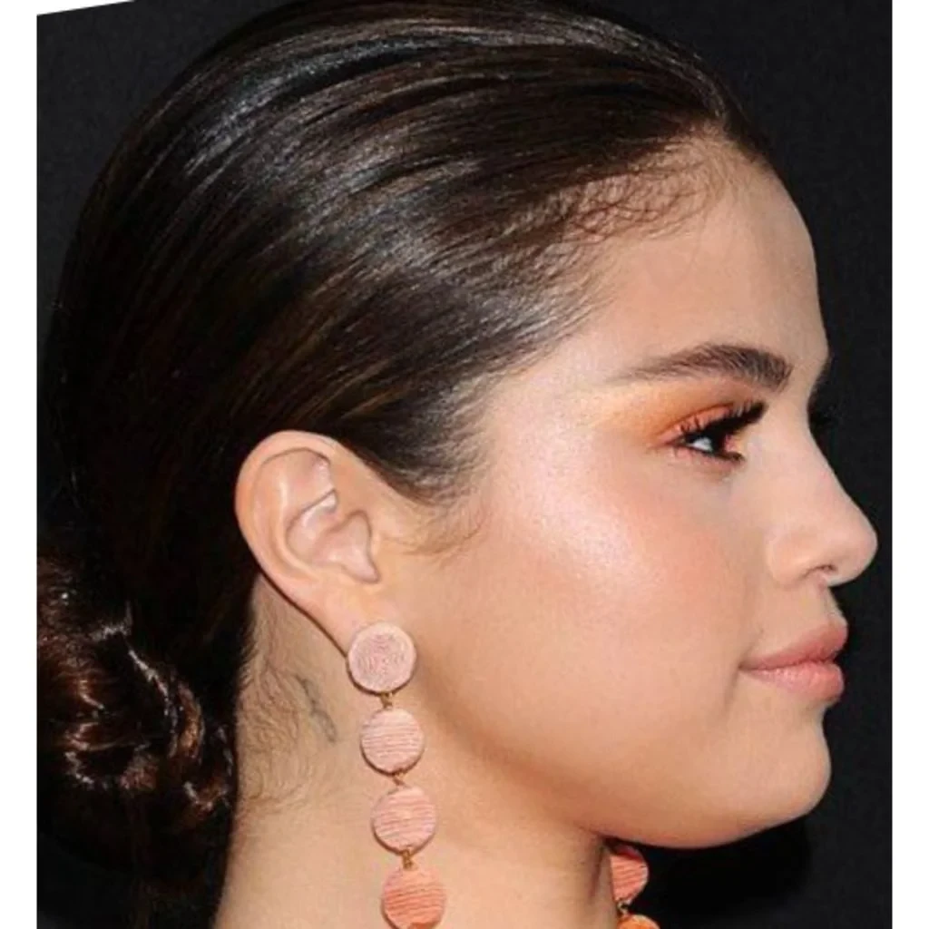 Selena Gomez side