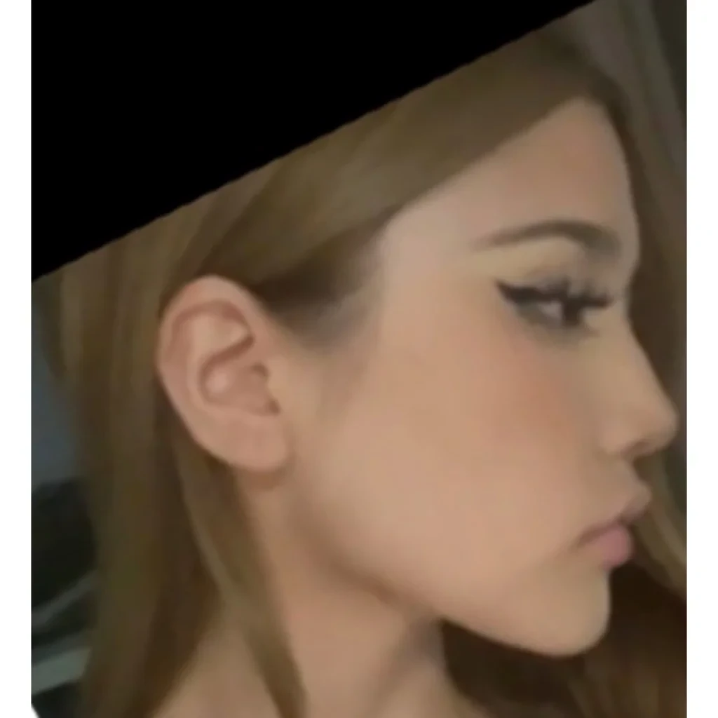 Viviantried (tiktoker) side